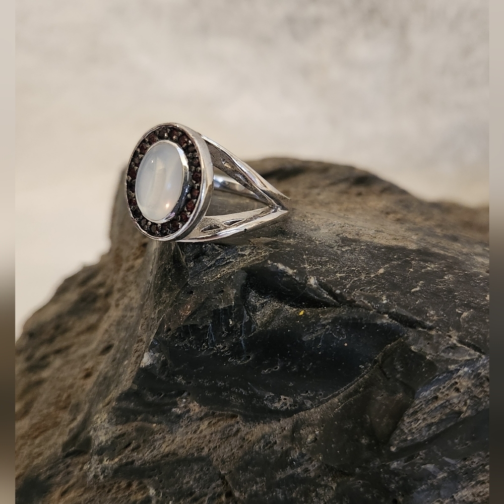 NWOT Translucent & Burgundy Crystal Ring - Size 8